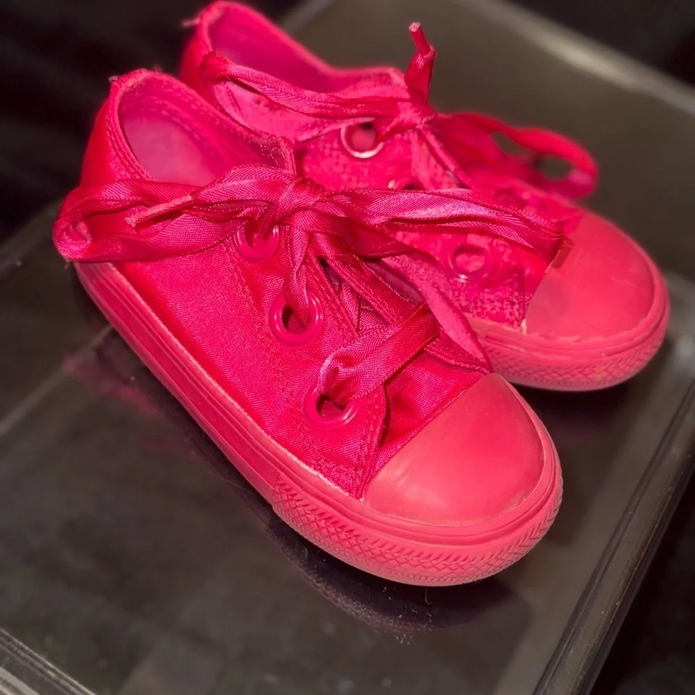 Bold Pink Low-Top Sneakers with Lace-Up Design